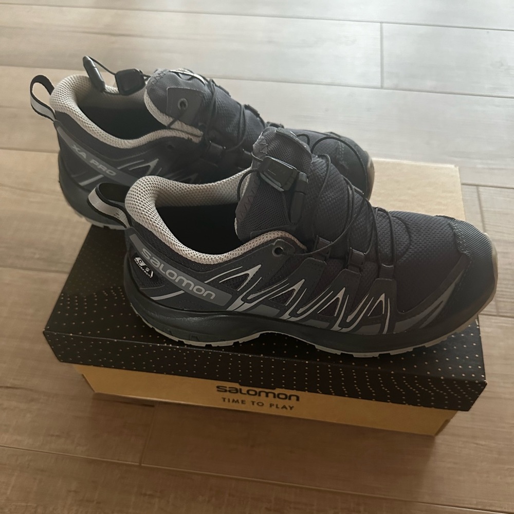 Salomon® Kids XA Pro V8 CSWP J Nocturne Size 3 youth or 5 women’s worn 4 times